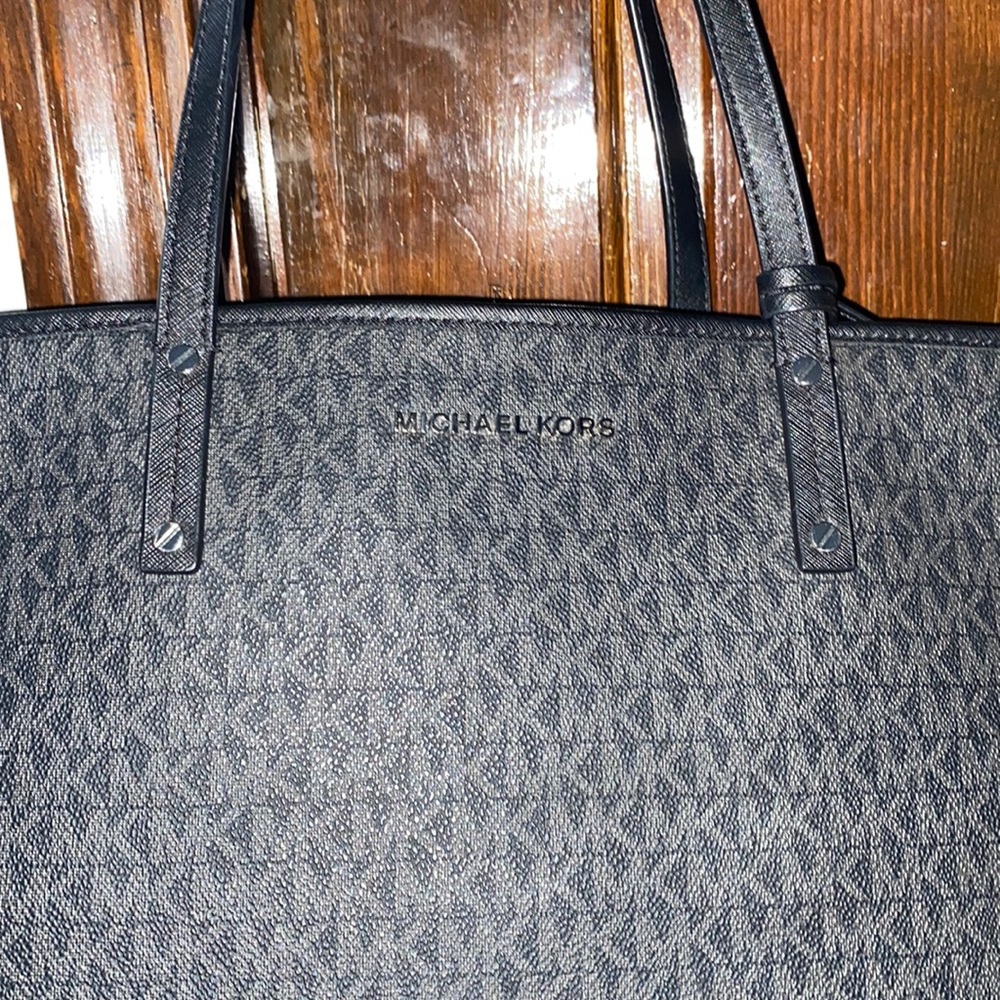 ***AUTHENTIC MICHAEL KORS BLACK TOTE BAG 🖤🖤🖤*** - Picture 11 of 13